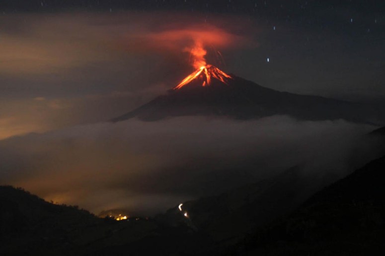 Spectaculair beeld van de vuurspuwende vulkaan Tungurahua
