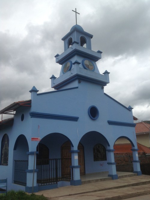 Naamloos blauw kerkje