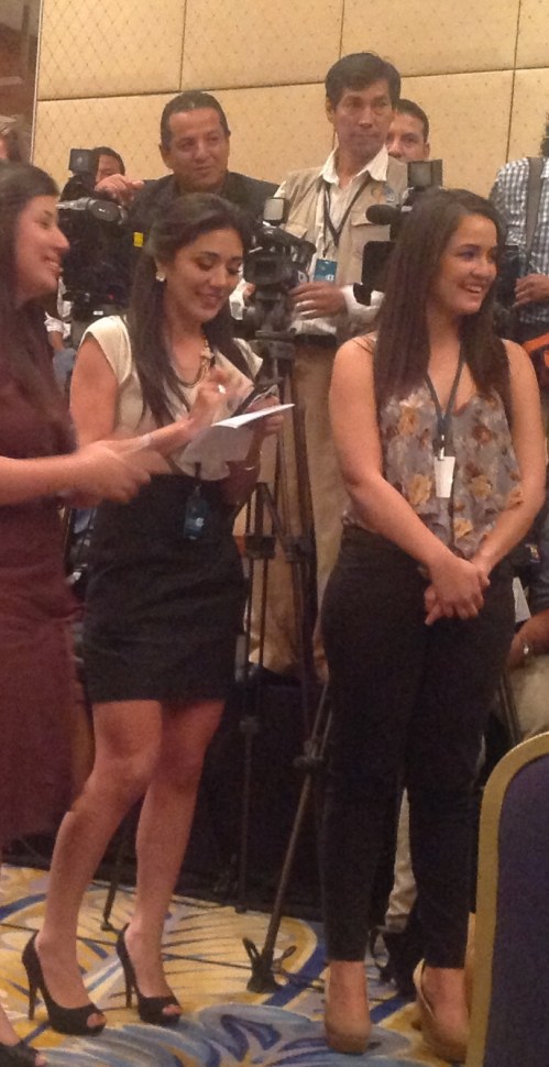 Maar gelukkig gold wel het aloude adagium: 'Hoe korter het rokje, hoe beter de journalist'