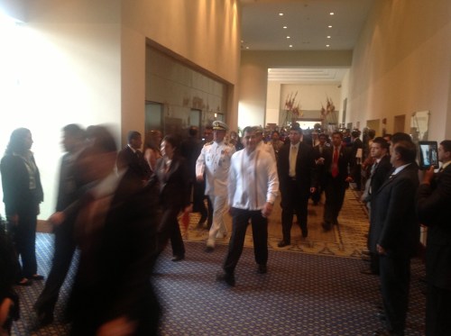 Gastheer Rafael Correa komt aan op de ALBA-top in Guayaquil