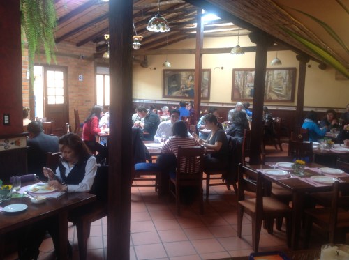 De lunch is de hoofdmaaltijd in Ecuador, dus het zit halverwege de dag altijd flink vol